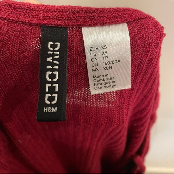 H&M Red lace up V neck croptop - Picture 7 of 8